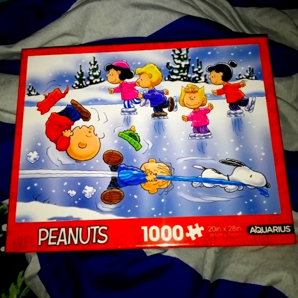 Peanuts charlie brown 1000 piece puzzle - Picture 1 of 3